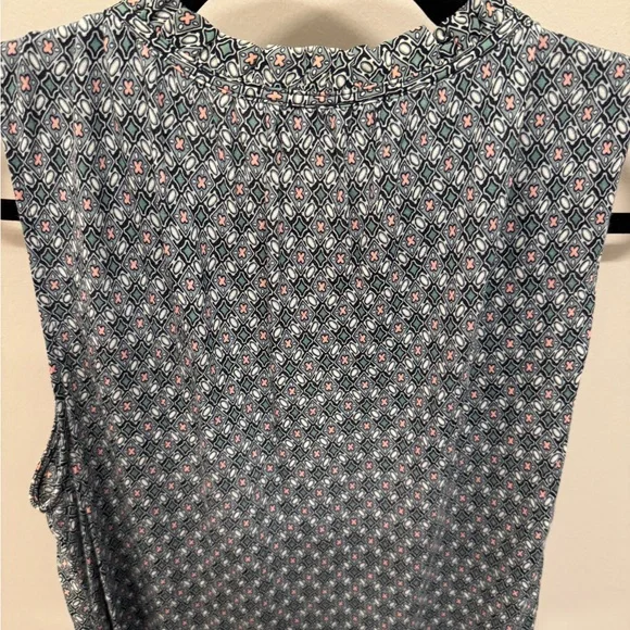 LOFT Mixed Media Tie-Neck Shell V-Neck Blouse Geometric Print Size Large - Picture 8 of 11